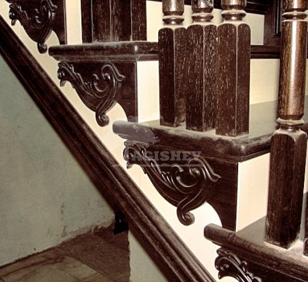 Декоративный элемент парадной лестницы